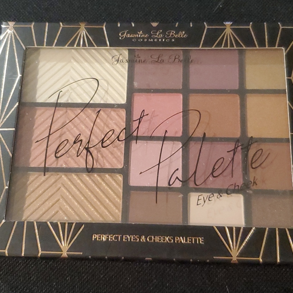 Jasmine La Belle makeup set